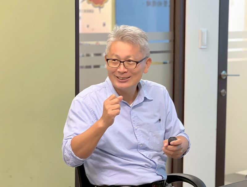 南華大學邀請南臺科技大學通識教育中心薛清江教授蒞校分享交流，探討如何將「問題導向教學法」，融入生命教育。