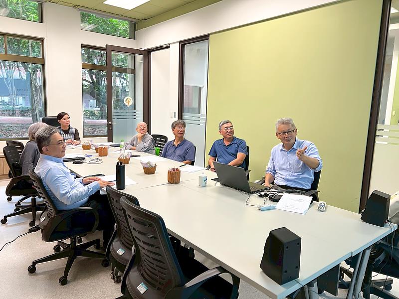 南華大學邀請南臺科技大學通識教育中心薛清江教授蒞校分享交流，展開教師專業社群的共學與對話。