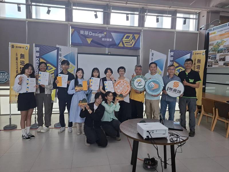 社會責任行動中心協同主持人黃琡雅老師（右5）。