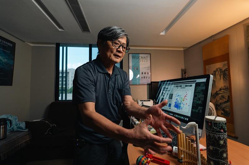 Professor Tseng encourages hands-on creation to truly appreciate computer music, inspiring students—and even young children in France—to explore everyday sounds, compose, and experience the joy of building music.
