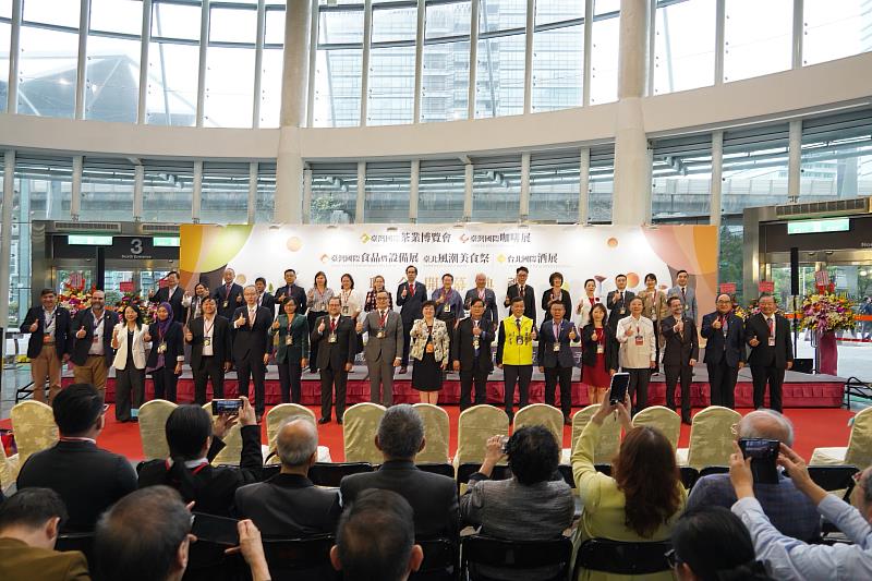 2025年臺灣國際茶業博覽會聯合開幕典禮合影。