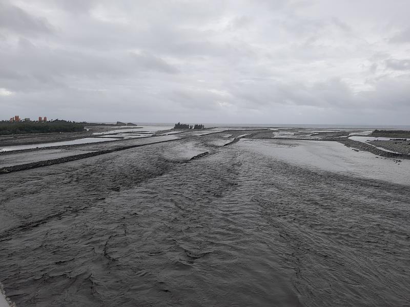 極端氣候挑戰加劇 臺東縣府持續加速卑南溪水覆蓋修復