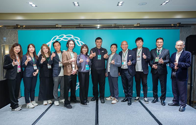 與會各國買主合影。