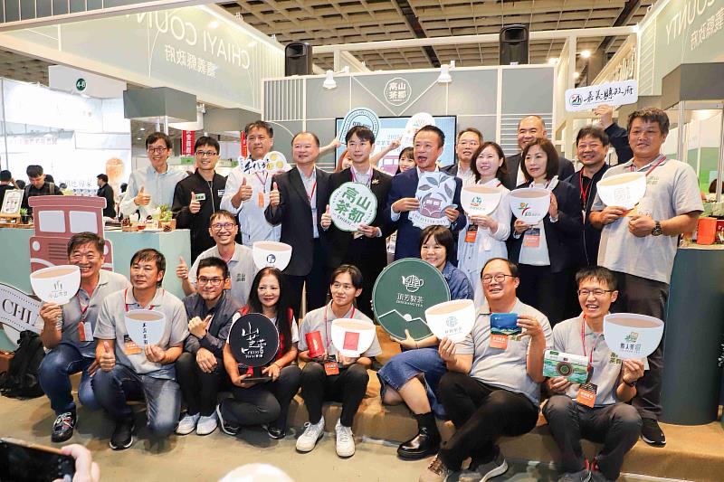 2025國際茶咖展登場,翁章梁親自推廣嘉義「雙金」魅力