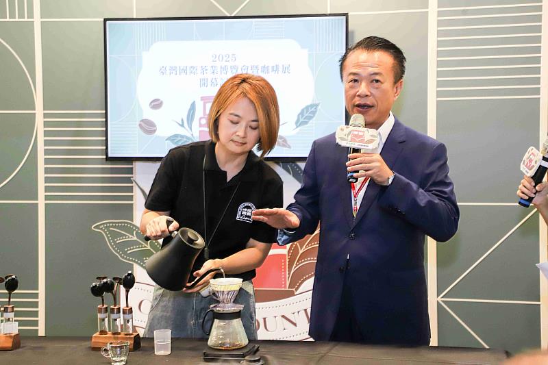 2025國際茶咖展登場,翁章梁親自推廣嘉義「雙金」魅力