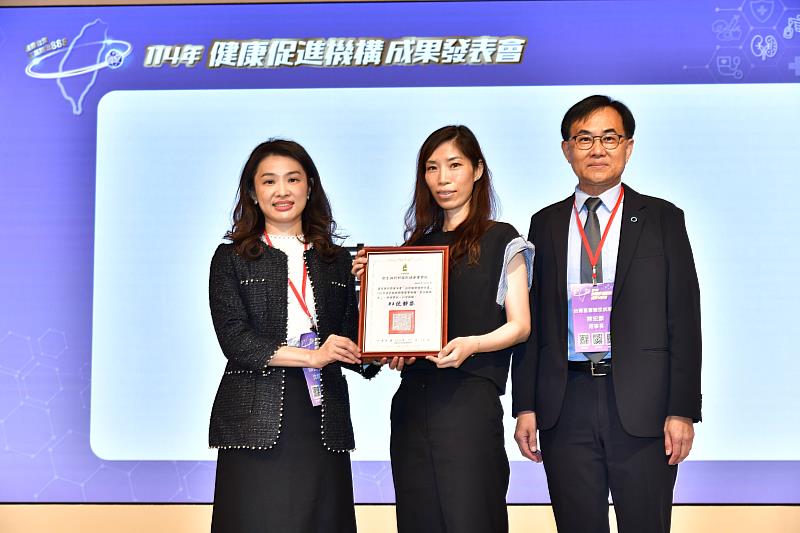 賀！嘉義縣嘉安藥局獲全國戒菸績優機構整合服務王