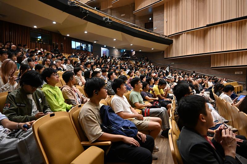 2025思辨之夜現場觀眾參與踴躍,氣氛熱烈。(法國在台協會提供)