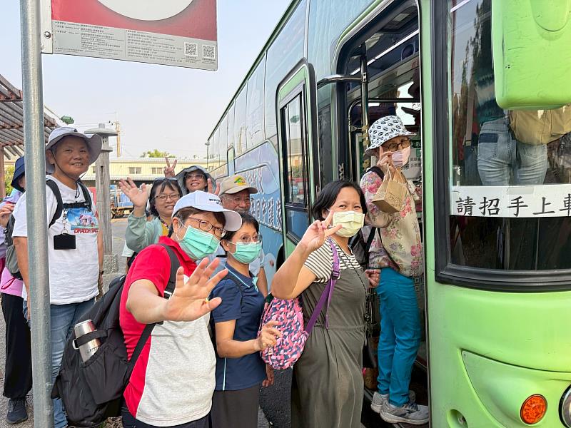 樂齡出遊無負擔，長輩組團暢遊故宮南院-5