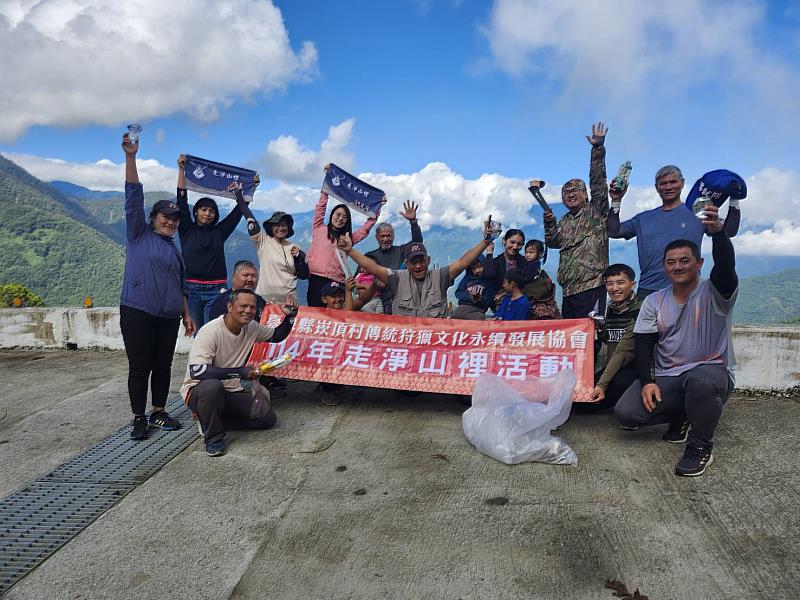 「走『淨山』裡」紅石林道自主淨山活動大合照