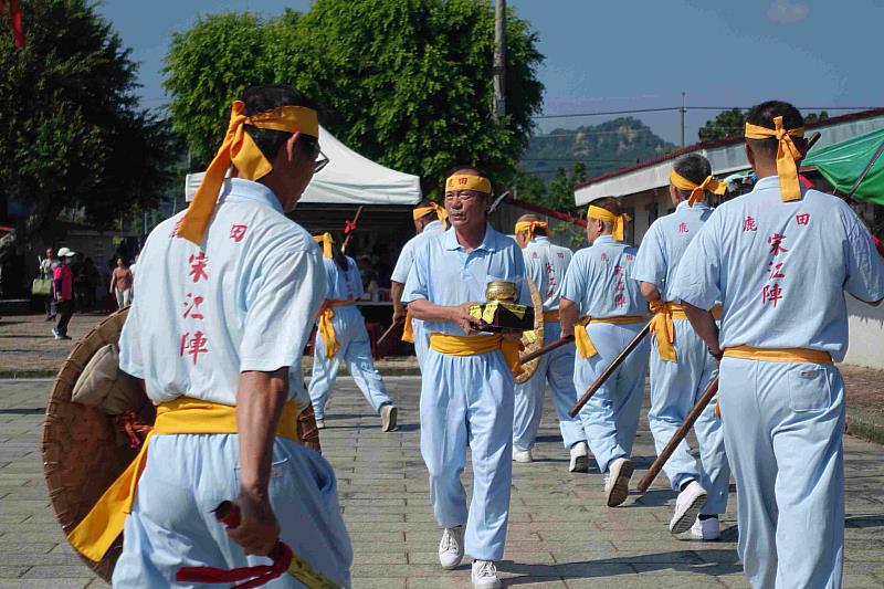 鹿田宋江陣隊伍精彩演出，成員包含老中青幼展傳承