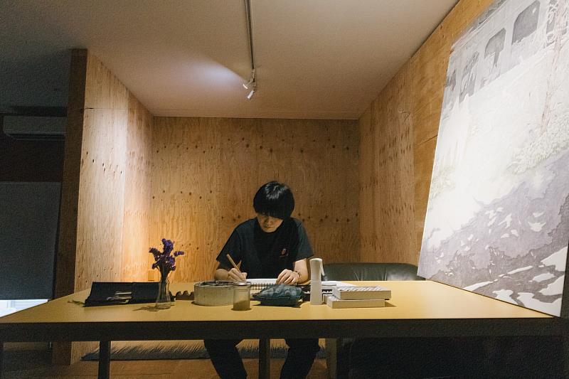 藝術家於山本公寓的工作空間一隅(劉書佳拍攝)。