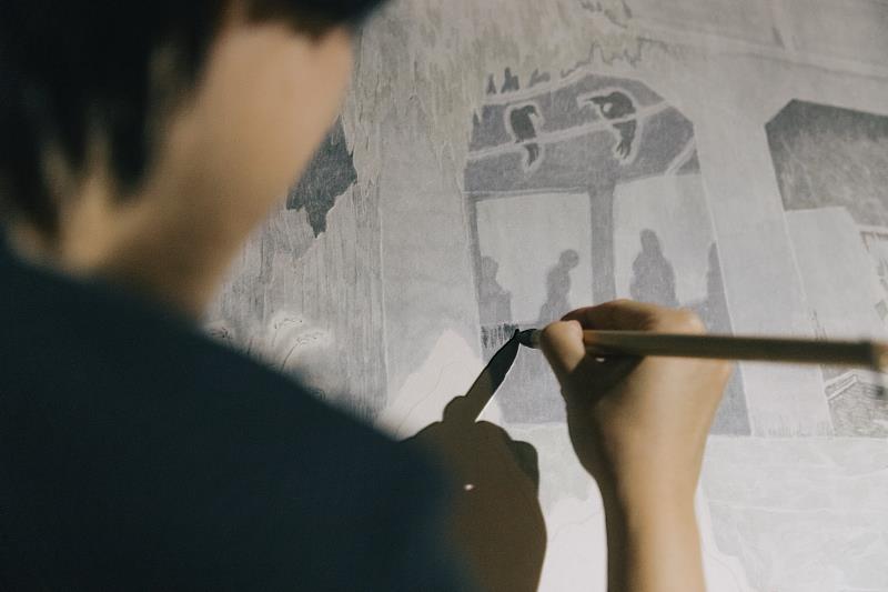 藝術家創作過程紀錄(劉書佳拍攝)。