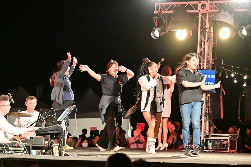 臺東社工暖心之夜 饒慶鈴感謝社工撐起社會安全網