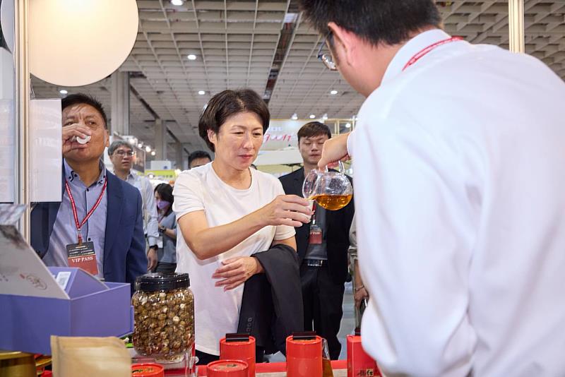 台東紅烏龍走向世界!2025形象館「自然茶旅」 華麗登場
