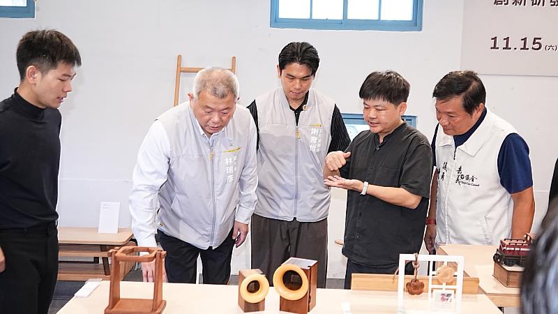 林瑞彥副市長參觀成果展