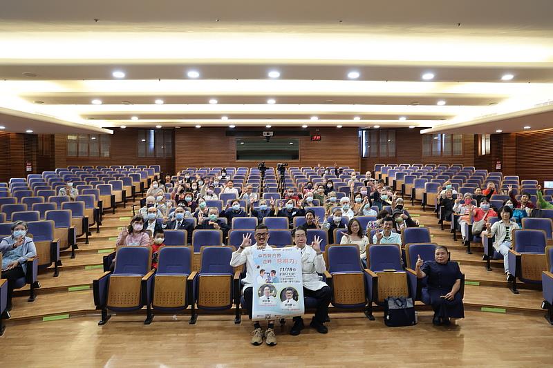 現代人護眼需求日增，花蓮慈濟醫院16日舉辦健康講座「中西醫合療，逆轉惡視力」，由眼科醫師和中醫師傳授正確護眼之道。
