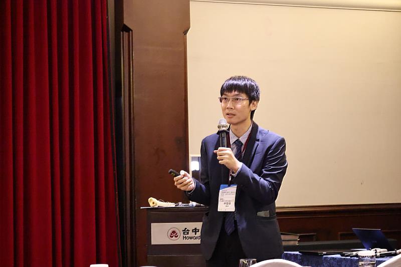 中山附醫醫師林聖傑發表「鋼絲旋緊器」與「複合功能手腕固定板」兩項發明。