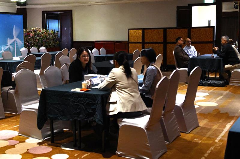 一對一媒合交流，協助企業與研發團隊快速對接合作方向。