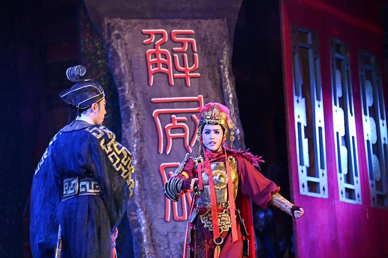 嘉市傳藝劇場圓滿落幕,明華園戲劇總團演出。