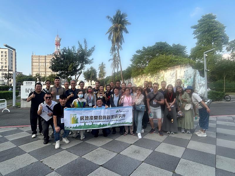 崑大房管所參訪「屏東縣民公園」。