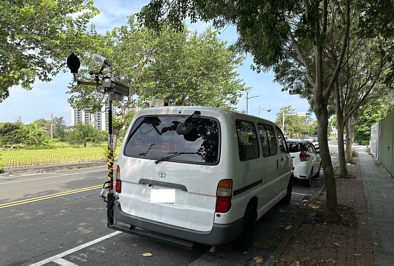 善用科技推動市政,全國首創車載式六合一智慧監測科技執法系統。