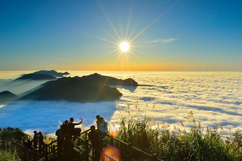 番路鄉隙頂二延平步道日落雲海。
