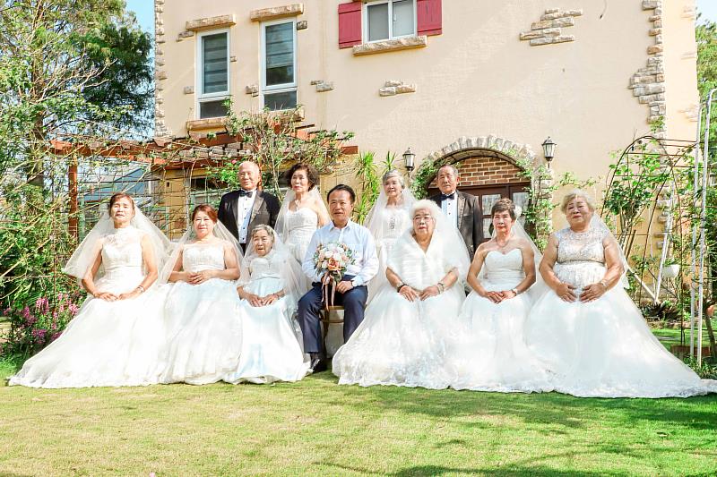東石蔦松社區辦圓夢婚紗日，長輩重溫人生重要時刻-1