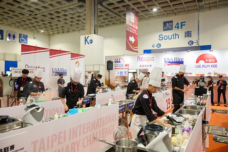 大賽烹飪現場，20位選手齊心專注，同場展現料理實力，將美國雞肉的多元應用與創意完美呈現。