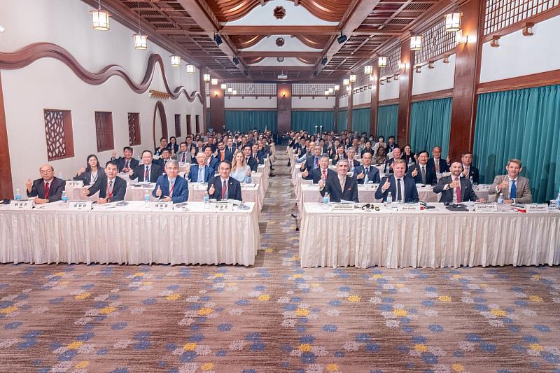 「PAS 247國際發布會－推動全球去碳電力新標準，邁向淨零未來」現場與會來賓大合照。