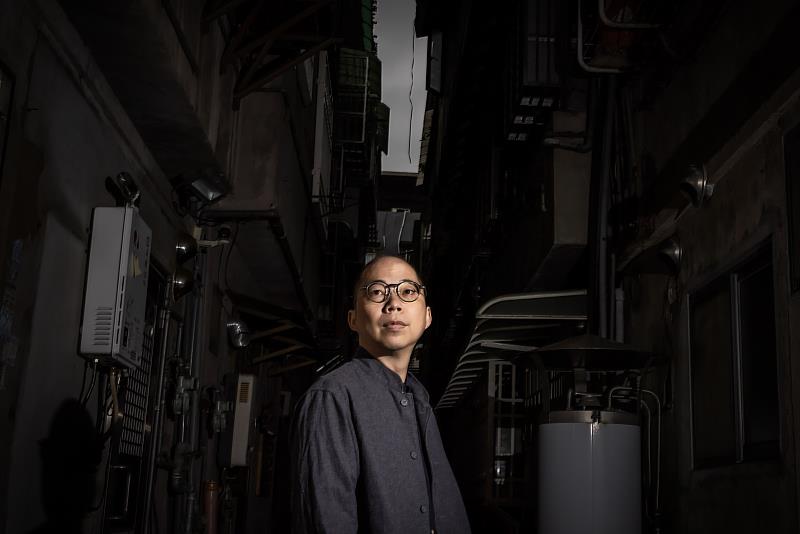 台灣作家黃崇凱。（汪正翔攝影）