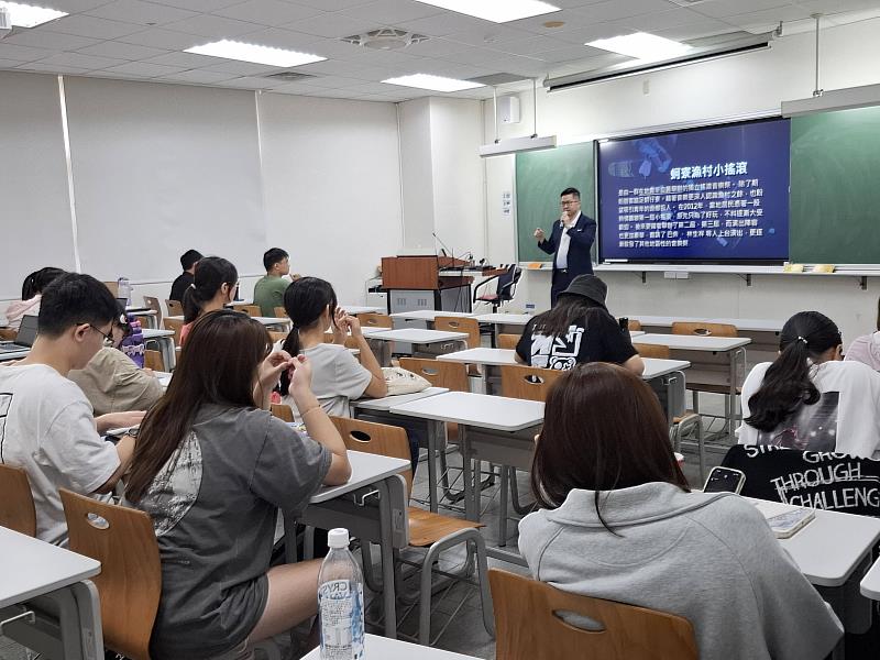 蔡副總裁與學生分享音樂祭籌辦的財務規劃與風險管理。