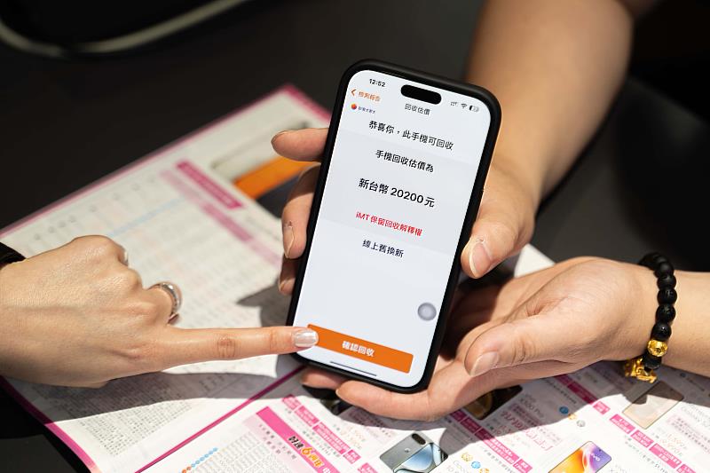 台灣大持續透過回收舊機、選購二手機、以修代換等多元循環經濟方案,延長裝置生命週期,降低環境衝擊,擴大減碳影響力。