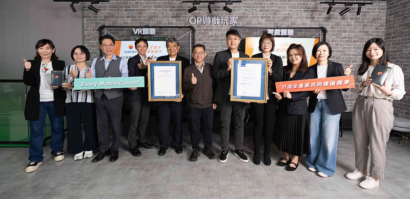 台灣大哥大主導制定《行動電話回收及循環服務》PCR，並於西門町示範門市率先套用完成 ISO 14067查證；結果顯示，每循環1支手機可較新機避免約16倍碳排放當量。