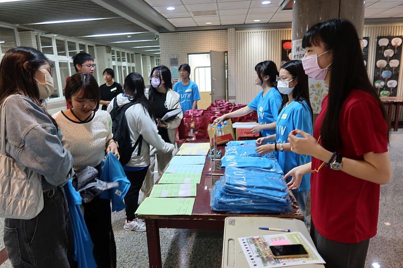 南大「薪傳時刻」交流活動吸引多位教師參與,透過分享與對話連結跨世代教育能量。