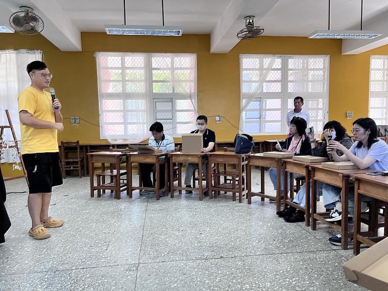 「鹹鹹夢享村」分享蚵仔養殖現況。