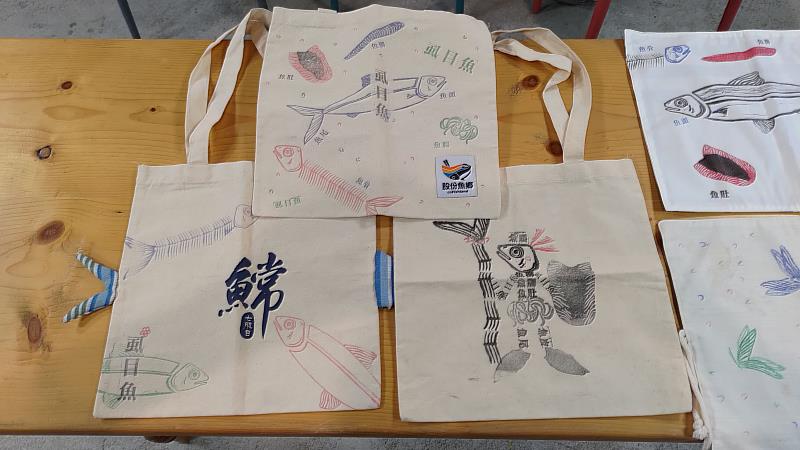 股份魚鄉讓大家可DIY虱目魚蓋印而創作出獨一無二的帆布袋。