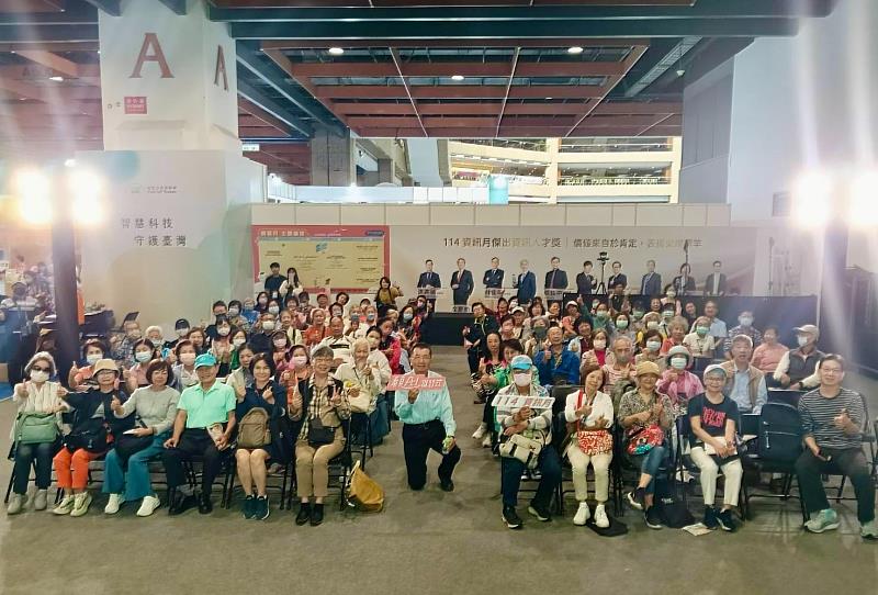 教育部『教你懂生活』主題論壇吸引眾多樂齡朋友與青年共襄盛舉，現場互動熱烈。
