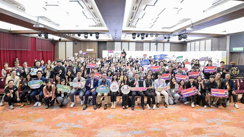 114年度企業聘用運動指導員表揚活動全體合影。