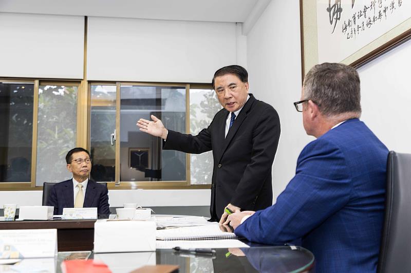 許泰文校長強調海大將持續為臺灣能源轉型與淨零排放目標貢獻科學研究力量。