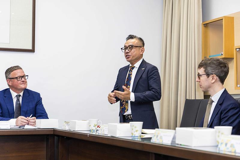 本次簽約澳洲辦事處代表Robert Ferguson及副代表Christopher Lim親自見證並參與討論。