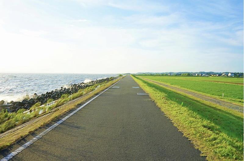 從初學者到有經驗的車友，都可以享受騎行的樂趣， 沿線地區也有許多值得一看的景點，如筑波山、水鄉筑波國定公園、鹿島神宮等自然與歷史文化景點。