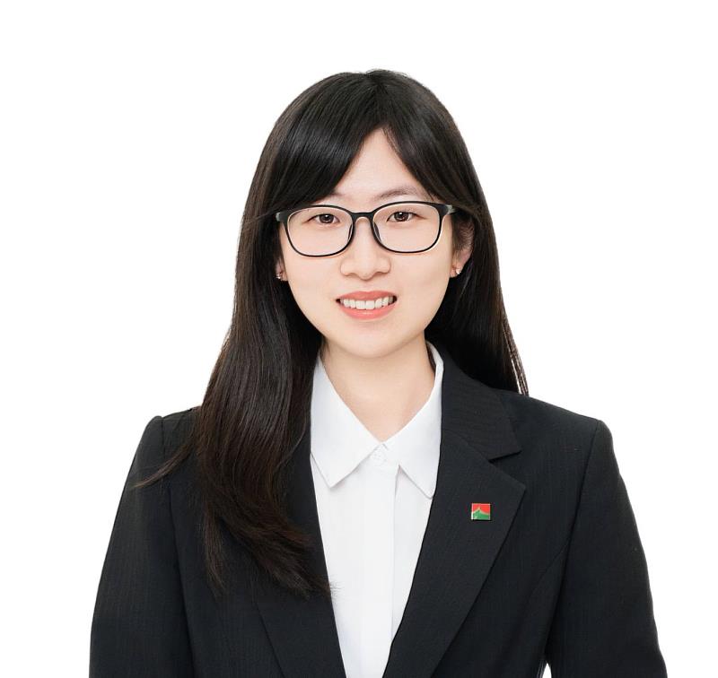 信義房屋市府復興店呂宜芳曾是醫院麻醉專科護理師，一場車禍讓她思考轉換職涯，找一份不需日夜輪班、但仍能與人互動的工作，最終她選擇了「以人為本、先義後利」的信義房屋。