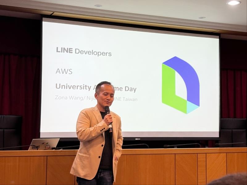 Stanley Huang資深講師進行AWS University Awsome Day專題講座。