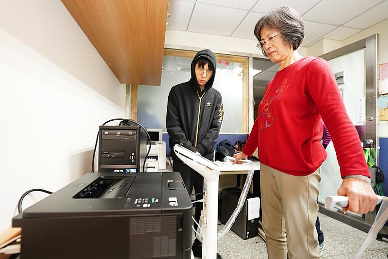 健康來上課！樂齡大學定期安排骨齡等健康檢查，守護學員福祉。