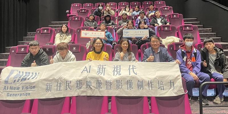 北科附工師生共同參與觀影，與開南大學老師合影。