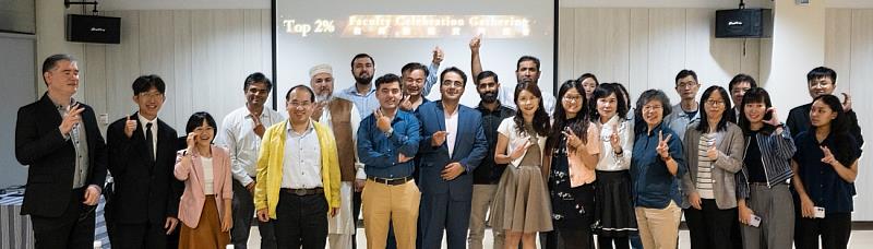 與會貴賓及教師們一同拍攝大合照，為活動留下美好印記。