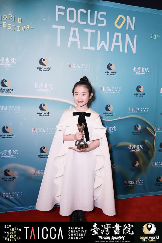 《左撇子女孩》葉子綺獲頒AWFF「雪豹新星獎」，可愛對談令全場融化。