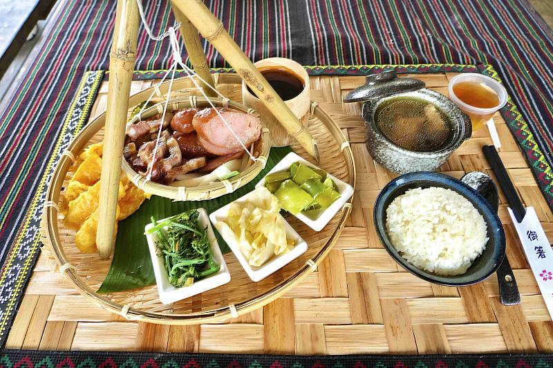 走進茶山、漫遊曾文湖畔，嘉義2日遊玩出原鄉風情與山林風光