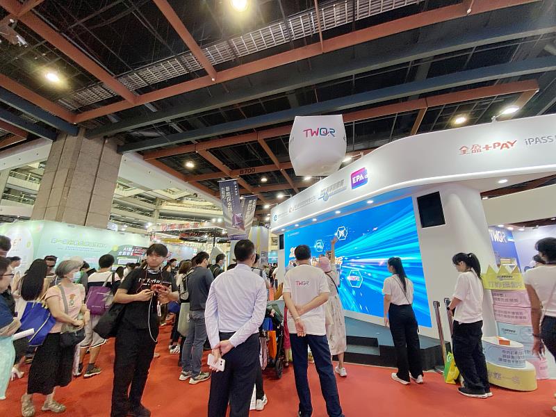 南華大學財金系廖永熙主任帶領學生參訪國際金融博覽會，掌握金融新趨勢接軌產業。