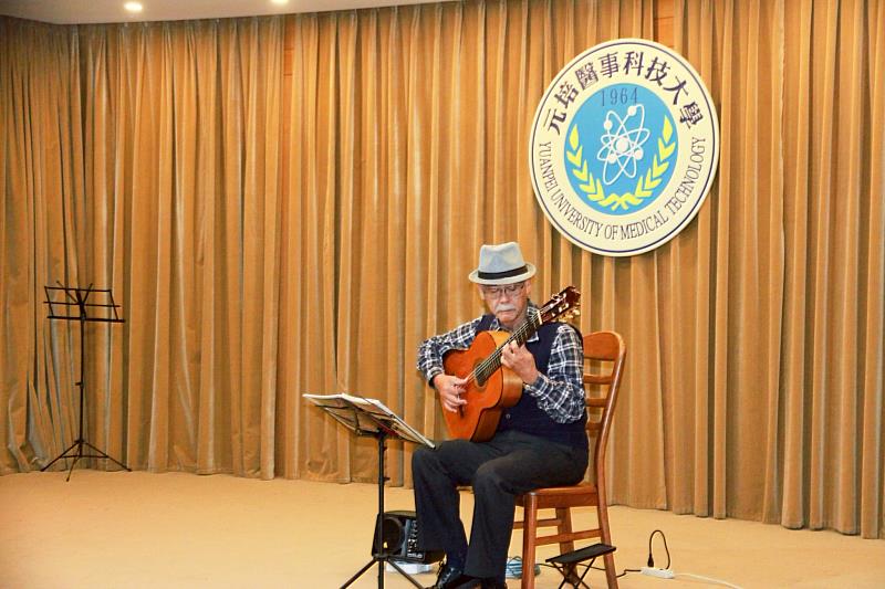 佛朗明哥吉他大師莊維仁為元培特展開幕音樂會帶來精彩演出。